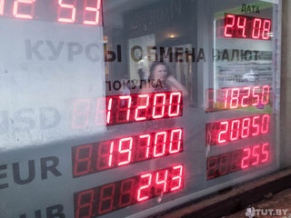 Белорусы в октябре увеличили покупку наличной валюты на 12,7%