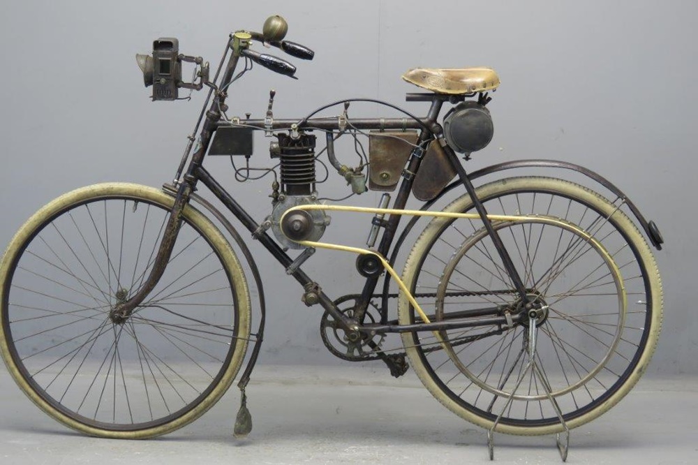 Старинный велоцикл Brutus 1902