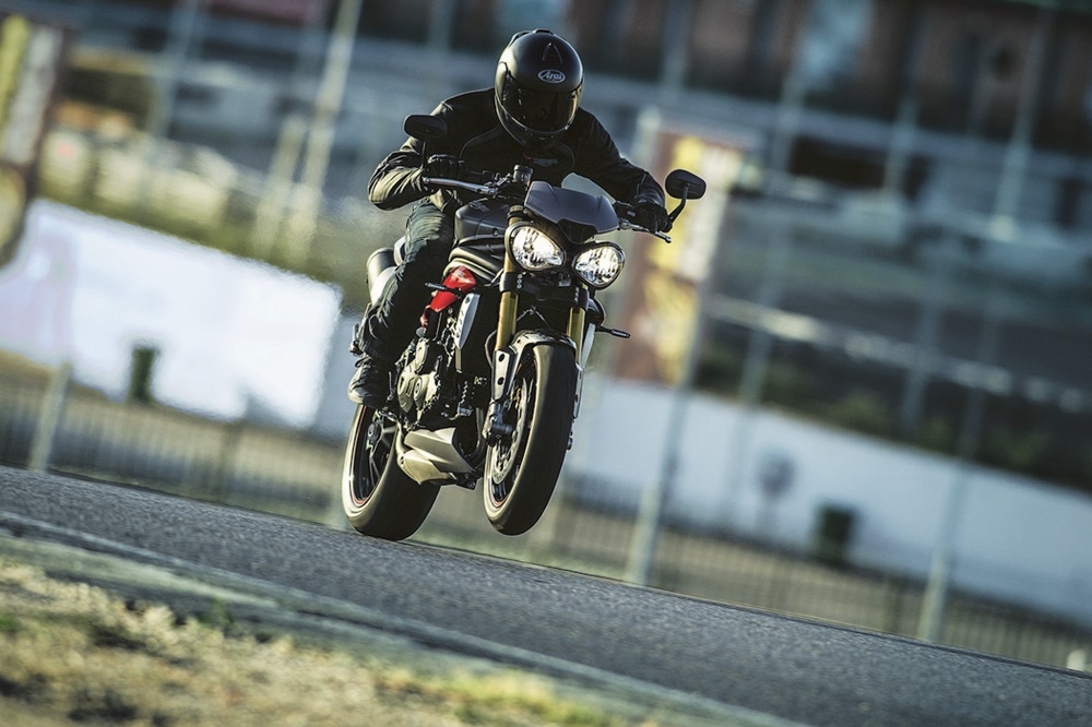 Новые мотоциклы Triumph Speed Triple R / Speed Triple S 2016