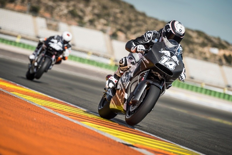 Команда KTM MotoGP провела испытания в Валенсии